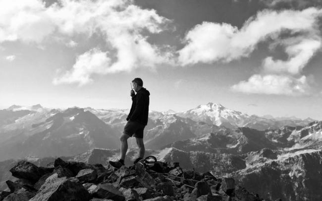 KG6NOX making contact on the summit of Mt Maude (W7W/CH-005)