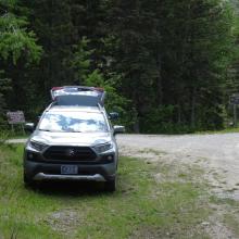 Parking area alongside the Benchmark Road