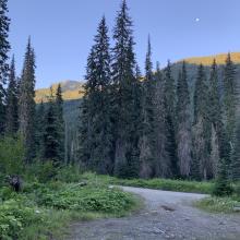 Almost ready to start hike...6:27 AM.  The promise of a great day!