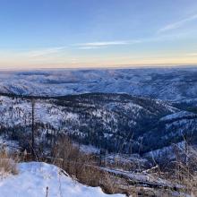 The view of snowy mountains to the SE during the hike