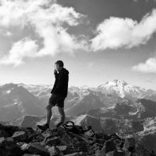KG6NOX making contact on the summit of Mt Maude (W7W/CH-005)